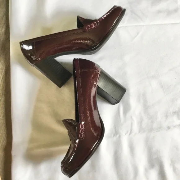 Jones of New York Women's chunky Burgundy Loafer Heels - Picture 3 of 6